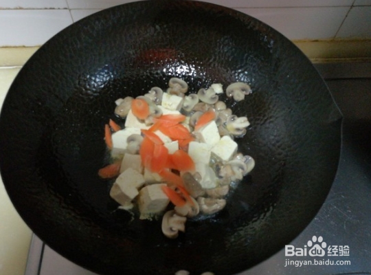 木耳口蘑熘豆腐的制作方法