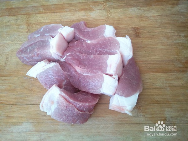制作红烧肉熏蛋