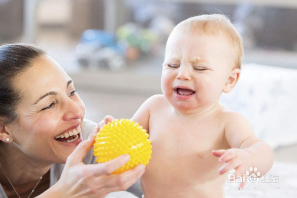 宝宝总是哭闹怎么办呢？