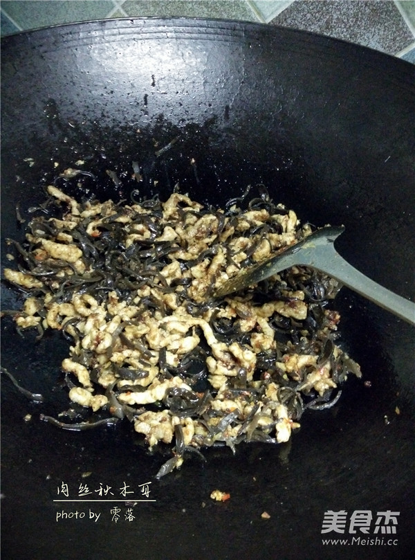 肉丝秋木耳的做法