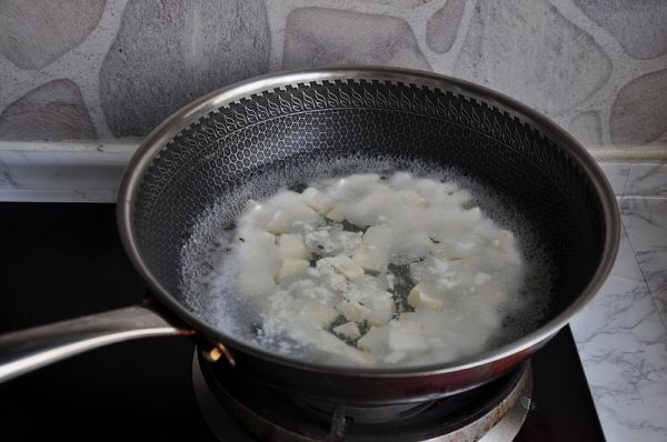 黄金皮蛋拌豆腐