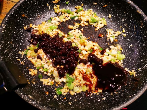 蒜蓉粉丝黑椒烤生蚝
