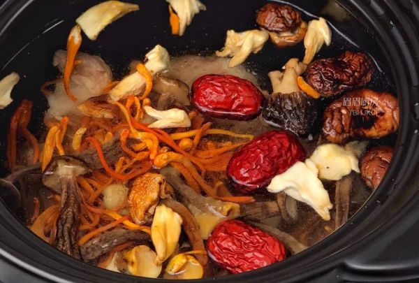 菌菇排骨养生汤