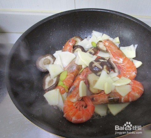 冬笋香菇烧大虾家常做法？大虾的最佳做法教程