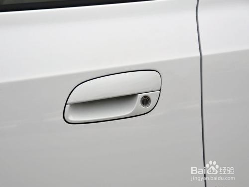 伊兰特内拉手车门如何安装