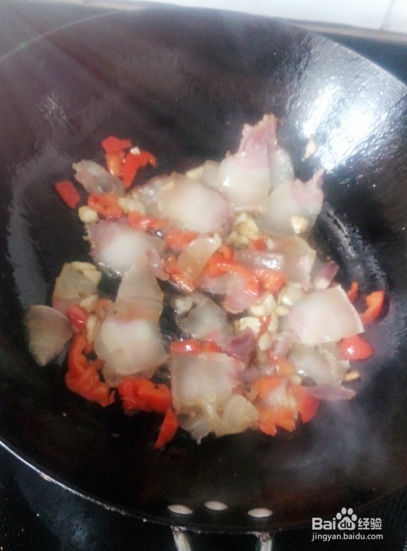藜蒿炒腊肉简单又美味的做法