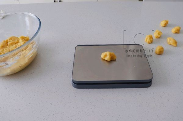 椒盐花生酥皮月饼