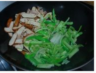 香芹炒卤干，下饭菜很好吃