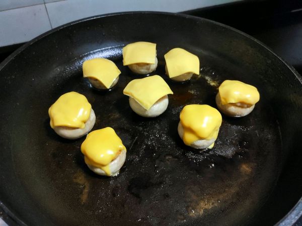 芝士口蘑酿虾滑