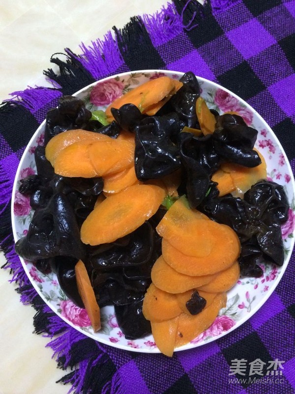 胡萝卜炒木耳