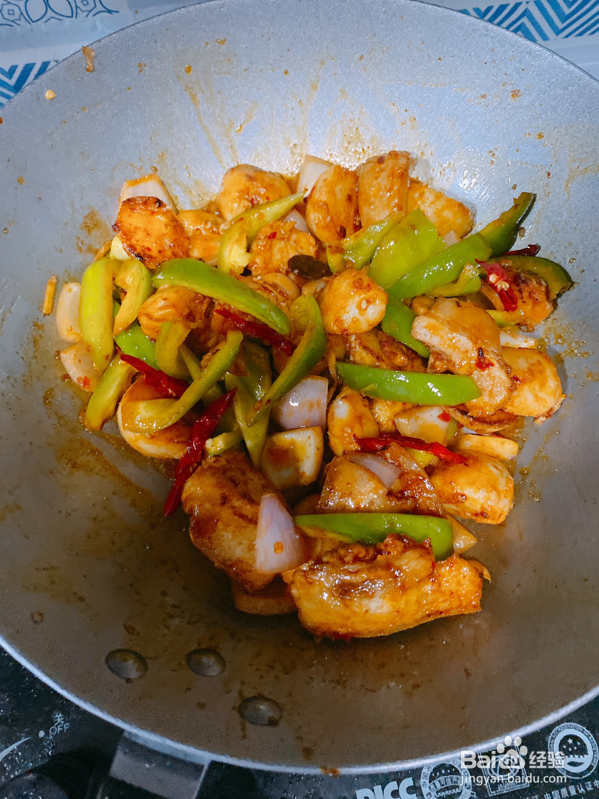 五花肉炒芋头的做法