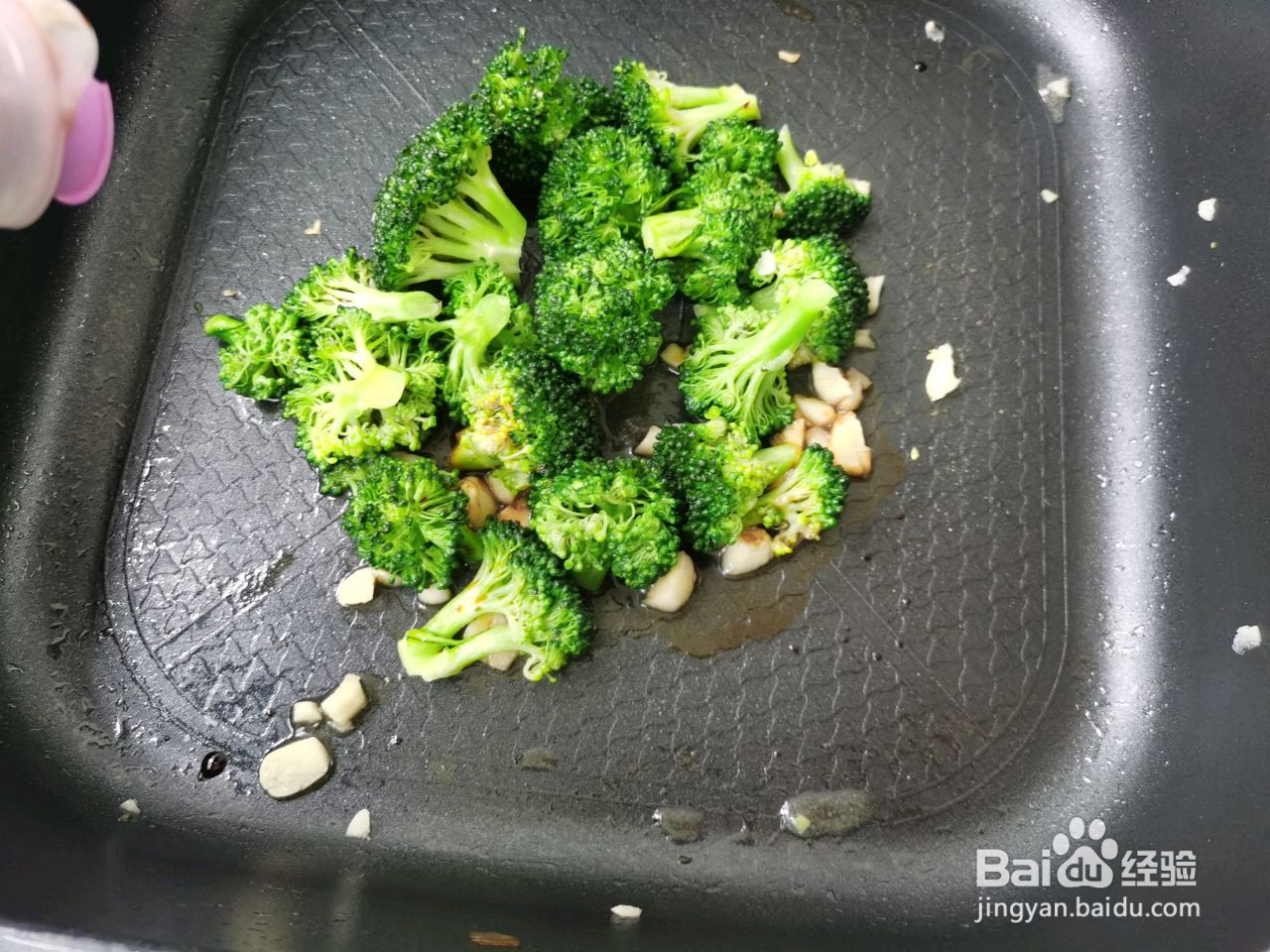 繁花似锦蒜蓉蛋黄西兰花的做法