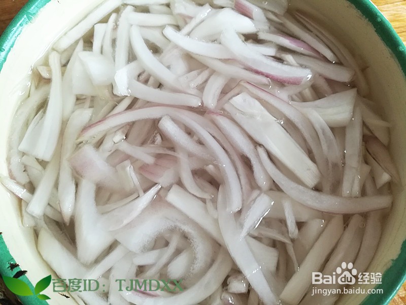 怎么做白洋葱拌东北黑木耳好吃呢