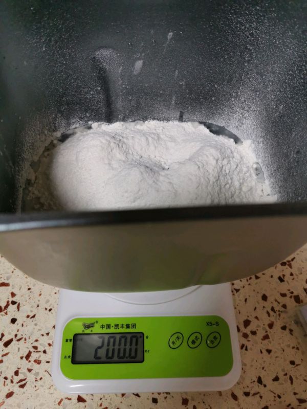 毛毛虫豆沙面包