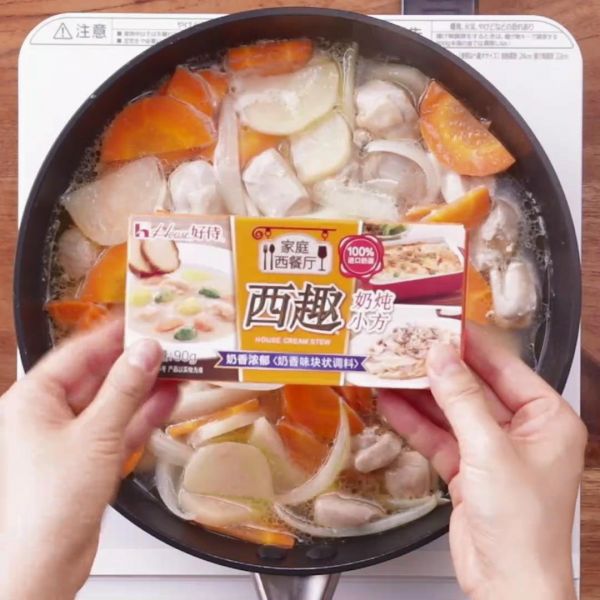 圣诞奶油浓汤面包碗