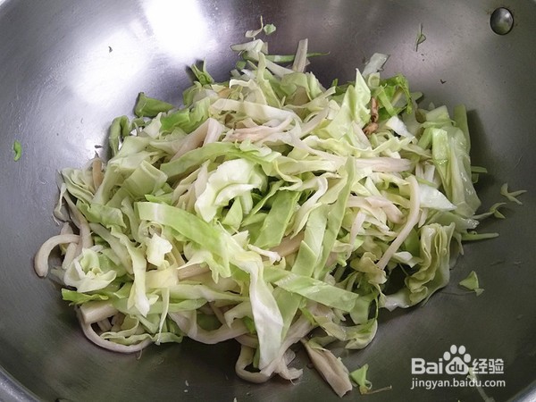 圆白菜炒杏鲍菇的做法
