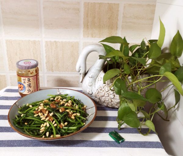 香辣豆乳拌茼蒿