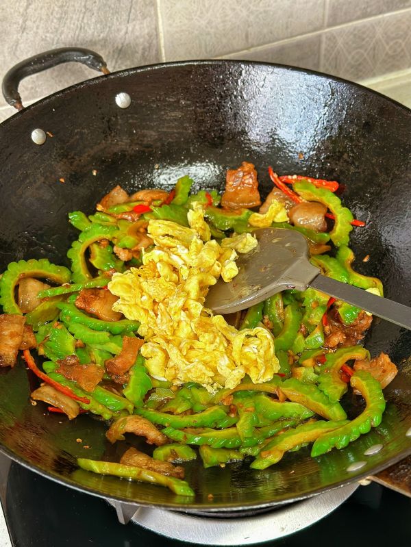 五花肉豆豉炒苦瓜