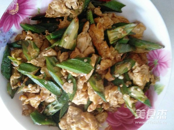 秋葵炒鸡蛋的做法