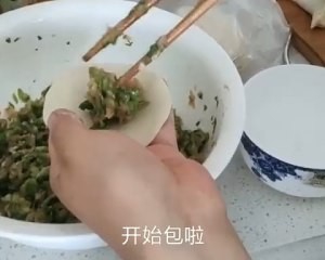 健康养生佳品鸡肉芹菜锅贴的做法