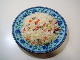 锦绣虾粒炒饭的做法