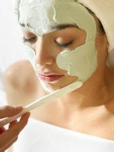 如何在家里自己做美白面膜？