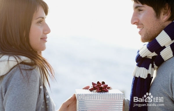 如何在网上选购性价比高的结婚钻戒?