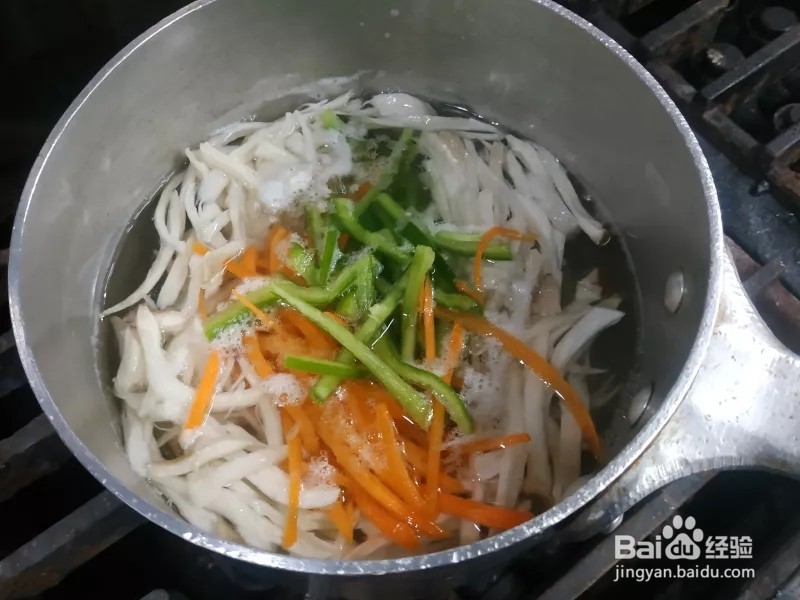 香辣手撕杏鲍菇的做法