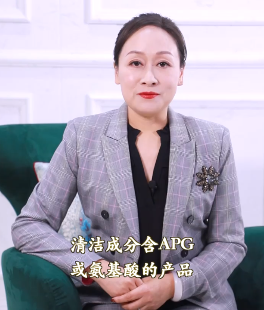 敏感肌肤只能用清水洗脸吗