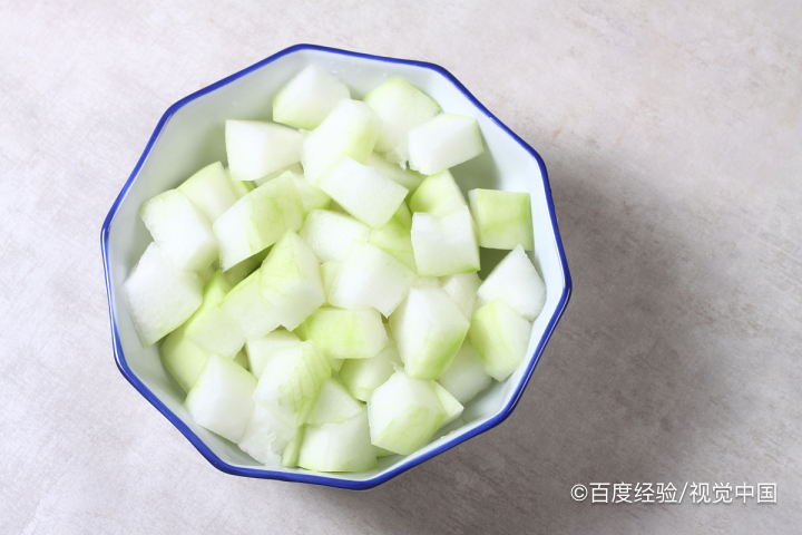 冬瓜猪蹄汤的做法