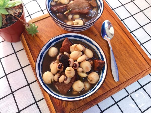 莲子芒果核煲瘦肉