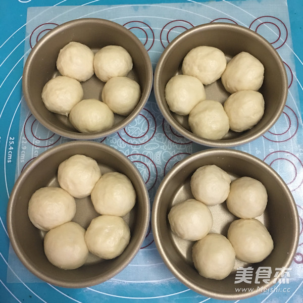 淡奶油花朵面包