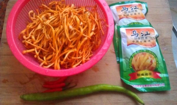 榨菜温拌虫草花