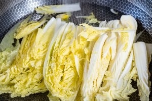 营养丰富的海鲜娃娃菜