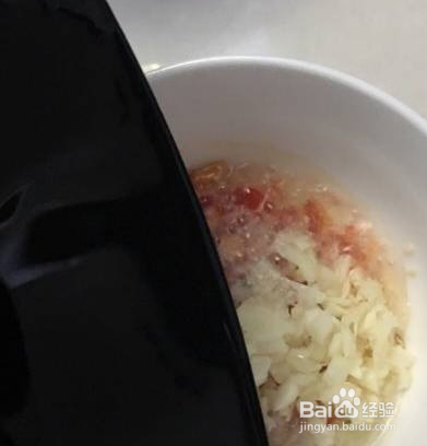如何制作凉拌皮蛋