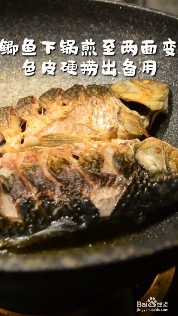 怎样在家自制汤鲜味美的鲫鱼炖豆腐