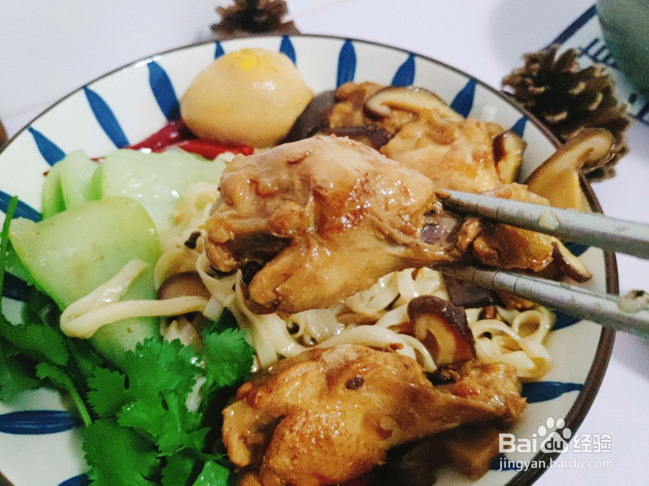 香菇卤翅根盖浇面的做法