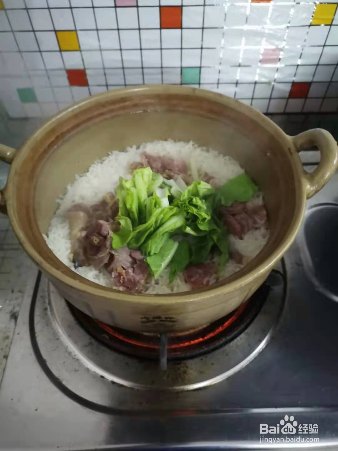 广式腊肠腊鸭腿煲仔饭做法