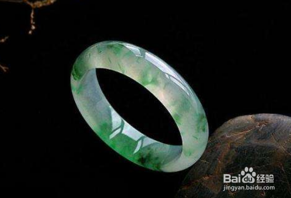 翡翠手镯怎么养才能透