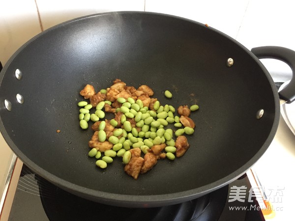 莓干三色鸡丁