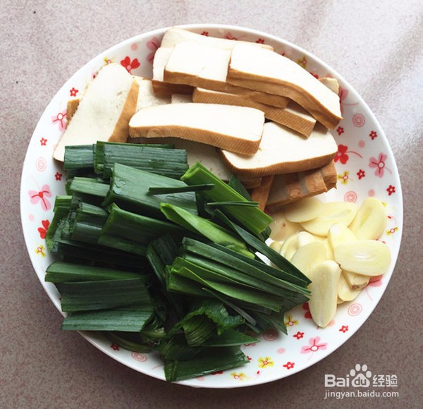 如何做出好吃的青蒜焖香干
