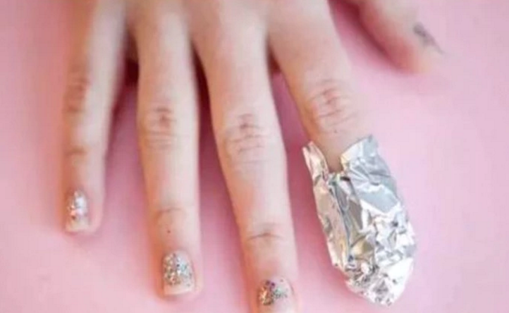 怎样把贴片美甲取下来