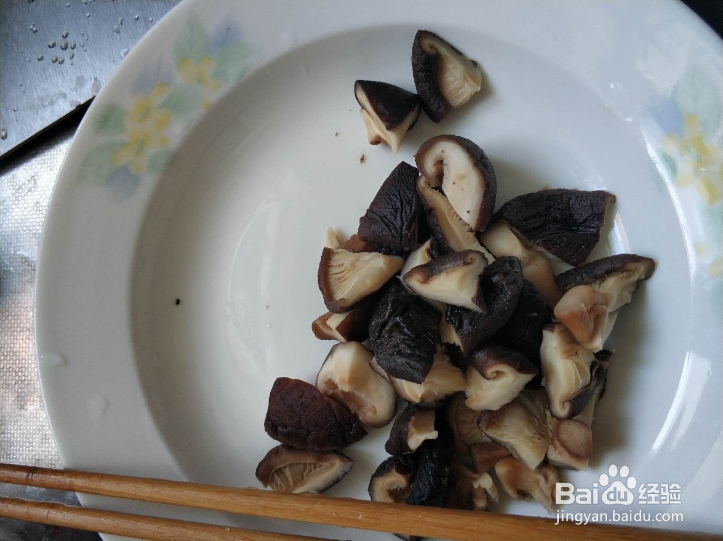 家庭版香菇炒大虾的做法