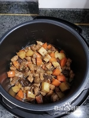 食补养生鸡肉香菇焖饭的做法