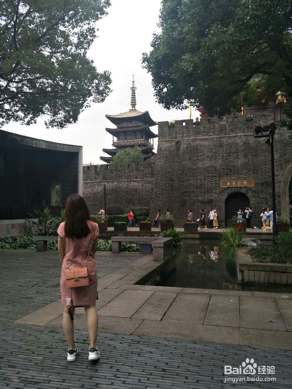 年轻人如何选择改良小旗袍