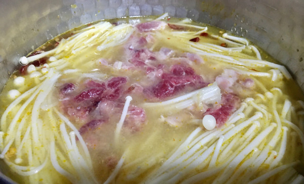 酸汤猪肉金针菇