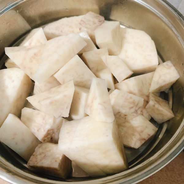 夏日甜点三色芋圆红豆椰奶