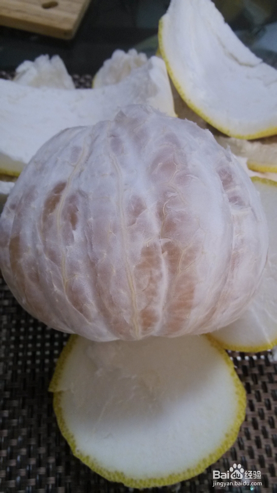 巧剥柚子皮--沙田柚一柚两吃，详细步骤。