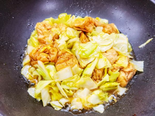 蚝油卷心菜炒面筋