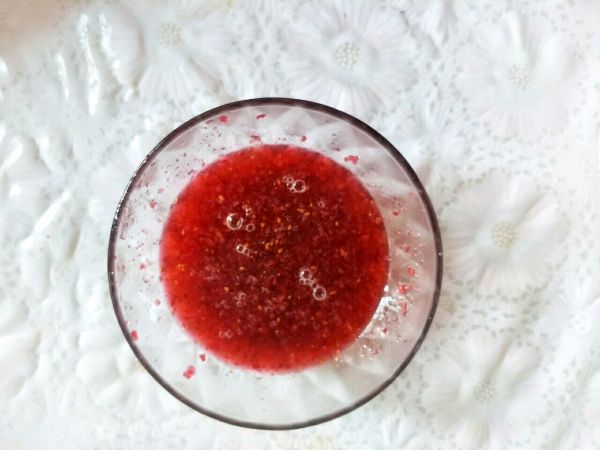 酸爽可口蔓越莓果冻奶